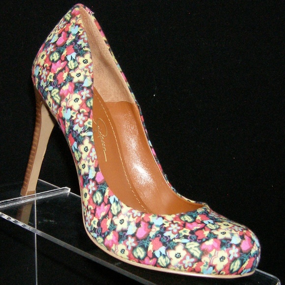 Jessica Simpson Shoes - Jessica Simpson 'Calie' floral round toe heels 6B